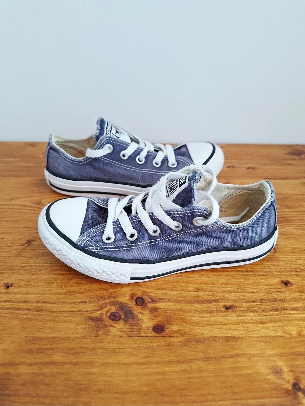 Converse Chuck Taylor All Star Low Top Sneakers Kids Size 12